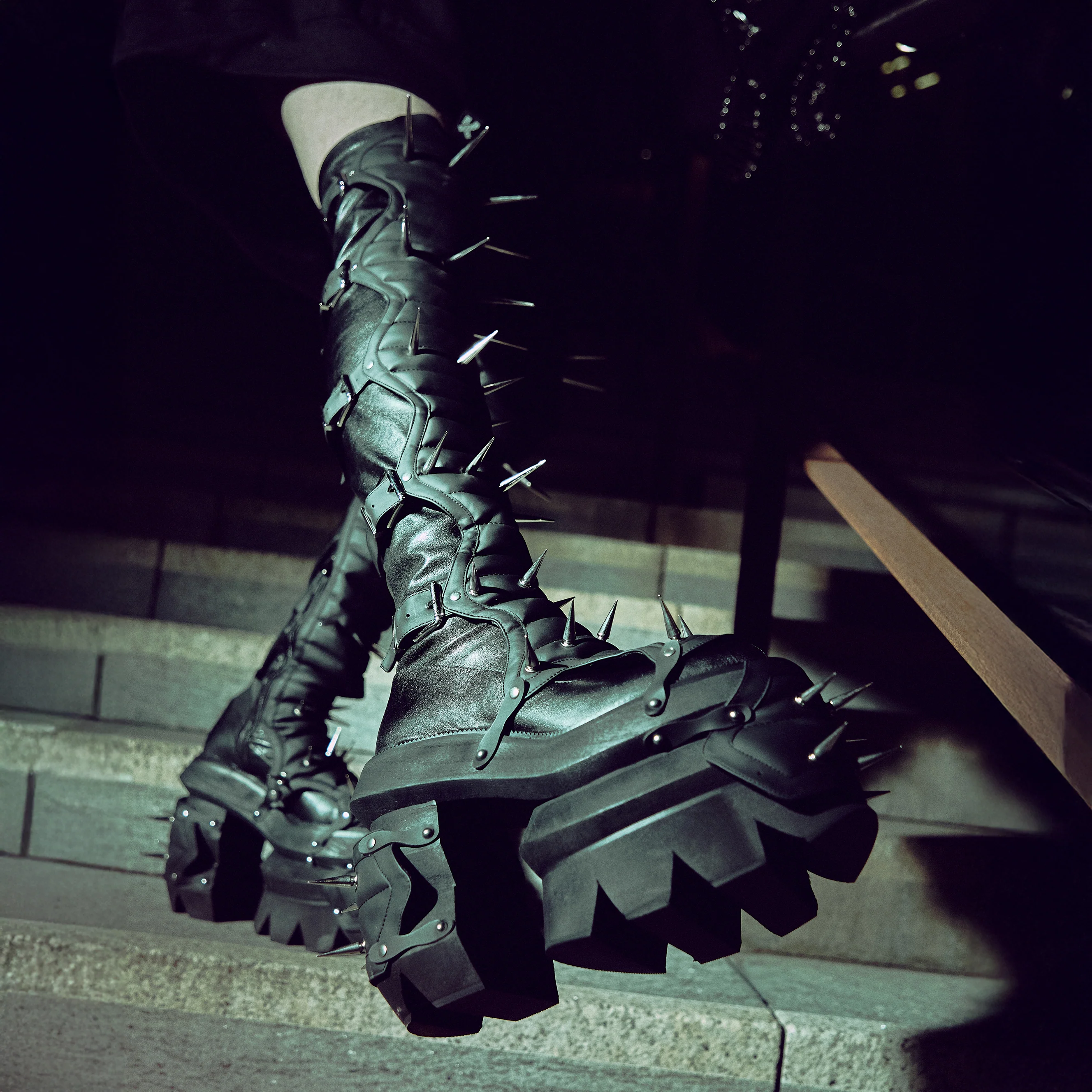 The Joker Subway Scene Boots - Image 4