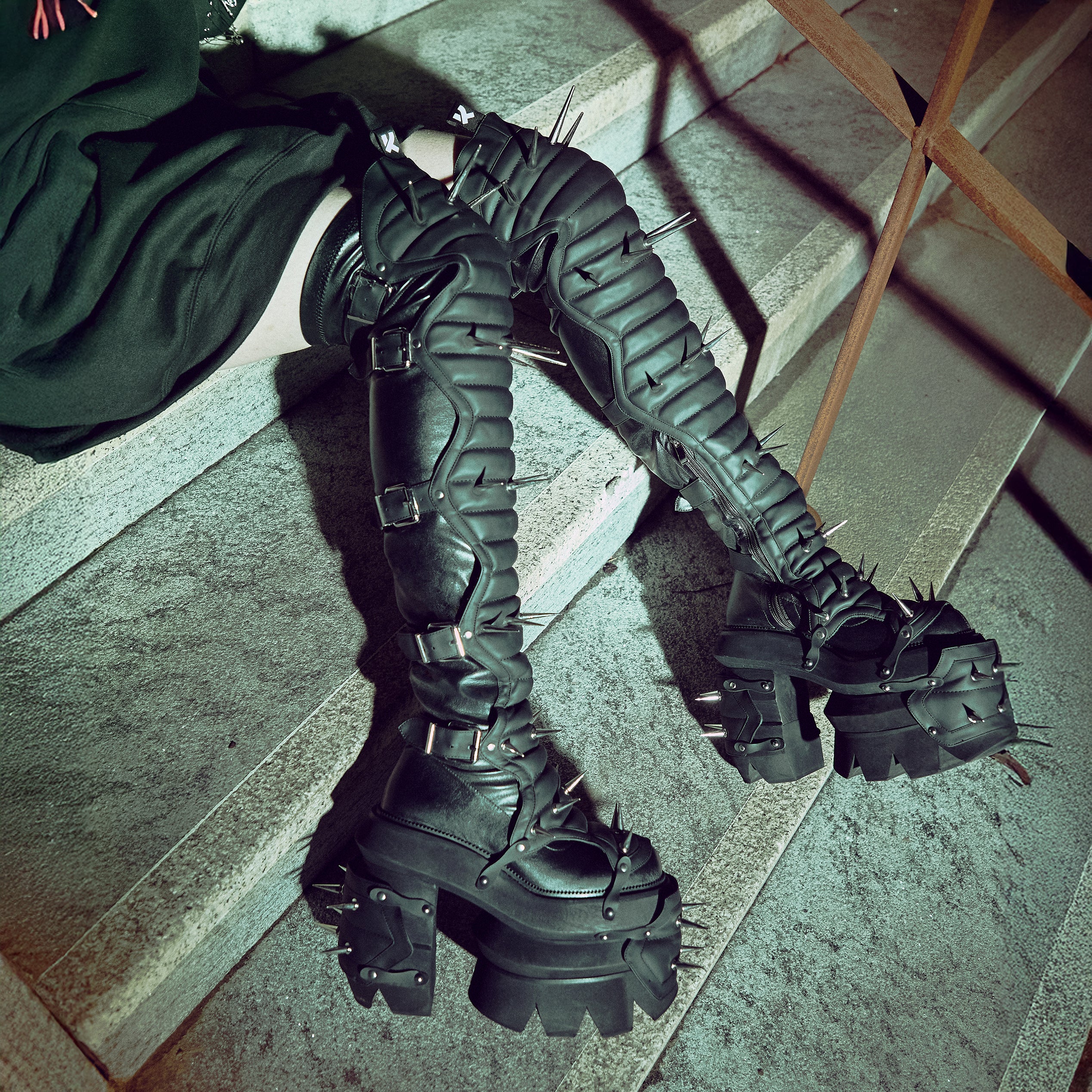 The Joker Subway Scene Boots - Image 6